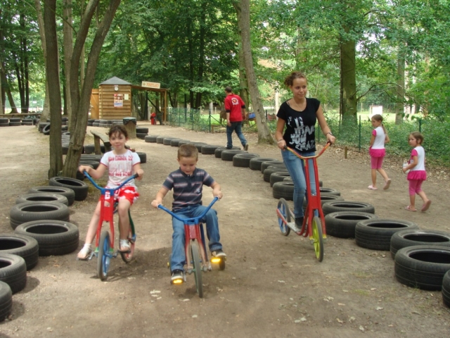 Juegos infantiles en St Leger.JPG 